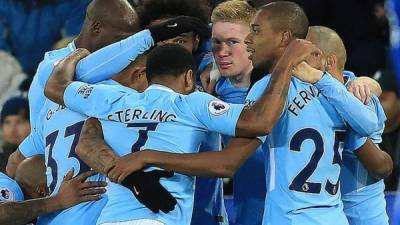 Los jugadores del Manchester City celebrando el golazo de Kevin de Bruyne. Foto AFP