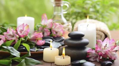 La aromaterapia ayuda a relajar la mente y el cuerpo.