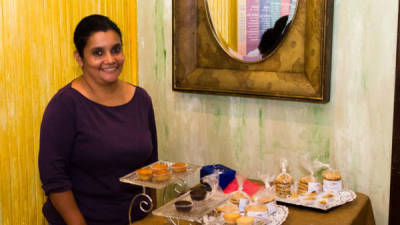 Elisa Quan le da un toque especial a sus galletas con llamativas decoraciones.