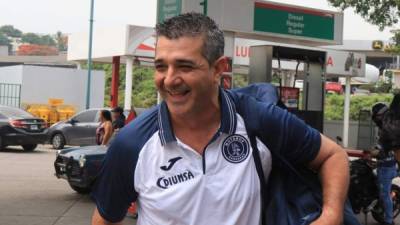Diego Vázquez salió muy sonriente rumbo a San Pedro Sula.
