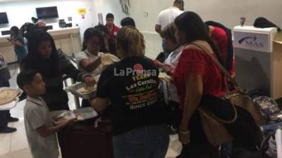 Catorce menores del Instituto San Isidro de La Ceiba que viajaban a Bostón quedaron varados en Miami.