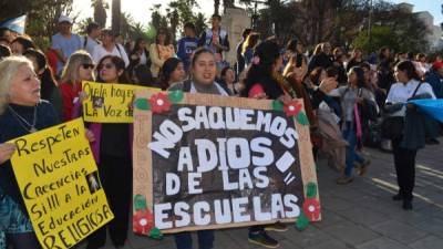 Padres de familia se manifestaron contra el polémico fallo judicial. Foto cortesía TELAM.