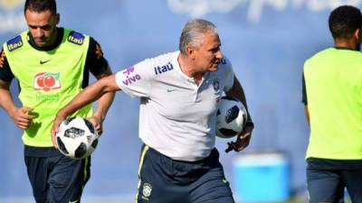 El seleccionador de Brasil, Tite, confirmó el once que mandará este domingo ante Suiza. Foto EFE