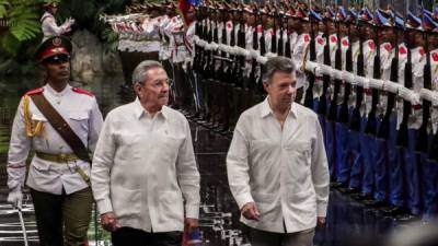 Santos se reunió con Raúl Castro en La Habana. AFP.