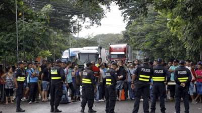 Unos 1,200 cubanos permanecen estacionados en Panamá mientras Costa Rica busca soluciones a su situación.