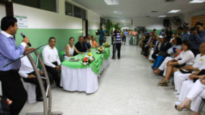 Yusuf Amdani, presidente de Grupo Karims, en la inauguración de los siete consultorios.