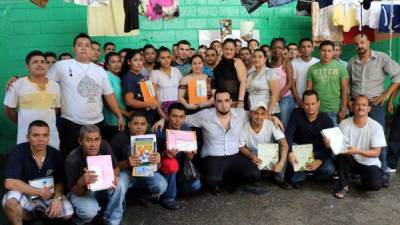 Un total de 102 reos del centro penal se preparan, unos aprenden a leer y otros serán profesionales. Fotos: Efraín V. Molina