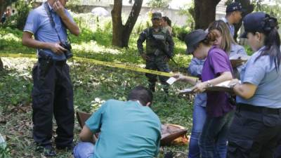 Las autoridades reconocieron el cuerpo y en la cartera le encontraron la cédula de identidad.