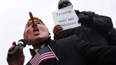 Las protestas contra el nuevo presidente de los Estados Unidos se han presentado alrededor del mundo. Foto AFP.