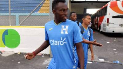 Alberth Elis, previo al entrenamiento de la Selección de Honduras este lunes en el estadio Nacional. Foto Ronald Aceituno