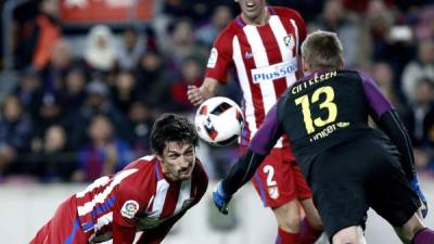 Atletico Madrid's Spanish midfielder Vitolo (L) kneels on the pitch beside Atletico Madrid's Spanish midfielder Koke during the Spanish League football match between Espanyol and Atletico Madrid at the Cornella-El Prat stadium in Cornella de Llobregat on March 1, 2020. (Photo by PAU BARRENA / AFP)