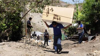 Vecinos de la colonia Las Torres sacaron sus pertenencias luego de ser amenazados por la pandilla 18.