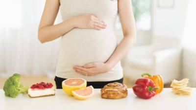 El embarazo es un gran momento para pensar en la dieta y el ejercicio, especialmente porque las mujeres con frecuencia fomentan las conductas saludables en la familia.