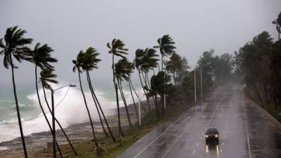 Puerto Rico se prepara para la llegada de Dorian a dos años de la devastación causada en la isla por el huracán María./EFE.