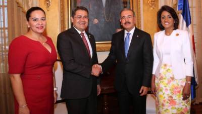 La pareja presidencial de República Dominicana y la hondureña intercambiaron ideas.