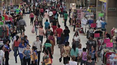 Más de 150 mil personas pasan a diario por la gran terminal de buses. Foto Cristina Santos