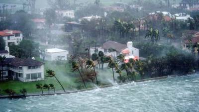 Fotografía que muestra el paso del huracán Irma por Miami Beach, Florida (EEUU.). EFE/Giorgio Viera/Archivo