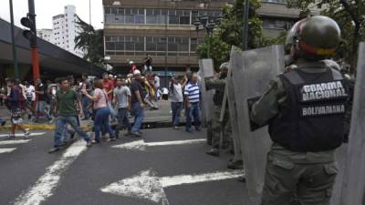 Los venezolanos realizan constantes protestas en varias ciudades exigiendo alimentos y medicinas al Gobierno. Foto: AFP/Juan Barreto