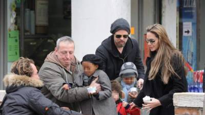 El Buró Federal de Investigaciones (FBI, en inglés) maneja una información que implicaría a Brad Pitt y el 'bienestar de un niño', informó hoy el rotativo Los Ángeles Times en referencia a un incidente entre el actor y uno de sus hijos.