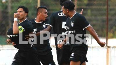 Carlos Sánchez le dio el triunfo al Honduras Progreso contra el Platense. Foto Neptalí Romero