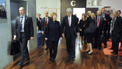 El secreatrio de Estado de EUA, John Kerry, y la jefa de la diplomacia europea, Catherine Asthon, en Ginebra.