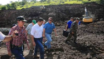 El mandatario supervisa la construcción de un reservorio en predio de la Fenagh.