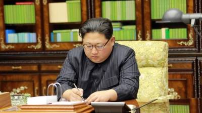 Kim Jong-Un supervisó personalmente el lanzamiento del nuevo misil intercontinental que tiene capacidad para alcanzar cualquier ciudad estadounidense. AFP.