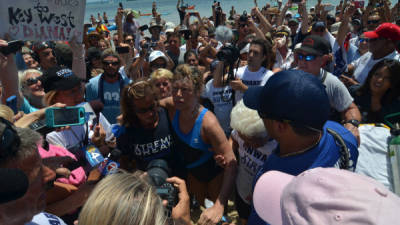 Diana Nyad concluyó su travesía de Cuba a Florida el lunes.