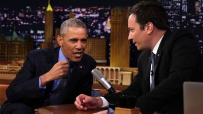 El mandatario estadounidense se presentó anoche en el ’Tonight show’ del popular comediante Jimmy Fallon. Foto: AFP/Yuri Gripas