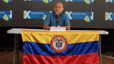 En la imagen un registro de Luis Antonio Losada, alias 'Carlos Antonio Lozada', miembro del Estado Mayor de las FARC, quien dijo en un rueda de prensa: 'el 1 de septiembre estaremos lanzando públicamente el nuevo movimiento político'. EFE/Archivo