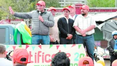 El funcionario Rolando Kattán, en el lanzamiento del programa, dijo que todos los hondureños tendrán su nueva identidad en diciembre.