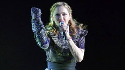 Madonna reaccionó ante los abucheos de su público durante el concierto que ofreció este lunes en Manchester.
