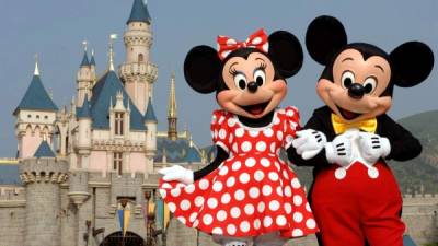 Mickey Mouse el famoso ratón de Disney hará un desfile nocturno.
