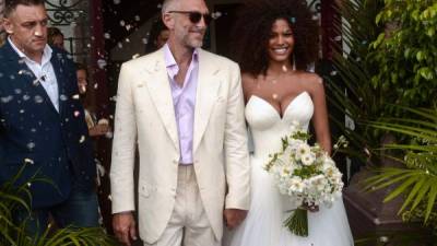 Vincent Cassel y la modelo Tina Kunakey se convirtieron en marido y mujer el pasado viernes. Fotos: AFP.
