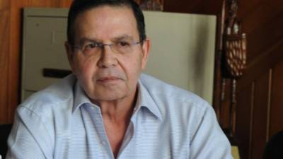 El expresidente hondureño Rafael Callejas espera defenderse en libertad.