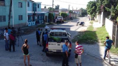 El cuerpo quedó a la orilla de una calle del sector.