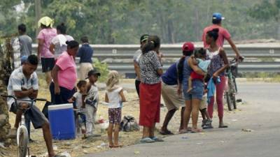 “Por favor ayúdame, tengo hambre” son los lamentos con los que pequeños del bordo de la Brográn apelan a la solidaridad de los sampedranos.