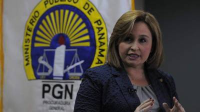 La Procuraduría de la Administración de Panamá dijo este lunes que investiga a la fiscal general, Kenia Porcell, por asuntos vinculados al escándalo de los denominados 'Varelaleaks' que llevaron a la jefa del Ministerio Público a presentar su renuncia al cargo efectiva a partir de enero próximo. EFE/Arturo Wong./Archivo