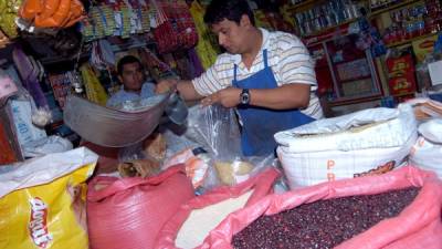 Lacteos verduras frijoles arroz la alza de la canasta familiar.