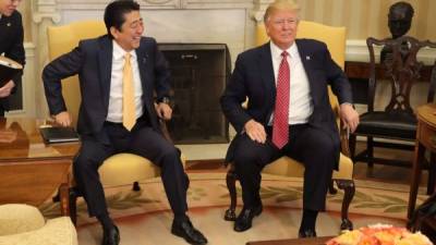 El primer ministro de Japón es el líder que más tiempo ha pasado con Donald Trump desde que este ganó las elecciones de noviembre pasado.