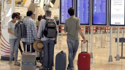 Se revisarán también los estándares de capacidad aeroportuaria.