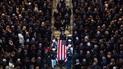 El funeral del senador y veterano de guerra estadounidense John McCain, se convirtió ayer en una plataforma de rechazo a la política divisiva de Donald Trump, en una ofensiva liderada por la hija de McCain y dos expresidentes de partidos opuestos, Barack Obama y George W. Bush.