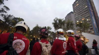 'Los Topos' rindieron tributo a las más de 300 víctimas que dejó el terremoto en la Ciudad de México el año pasado./AFP.