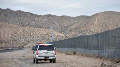 El muro recorre varios kilómetros de la frontera de Nuevo México.