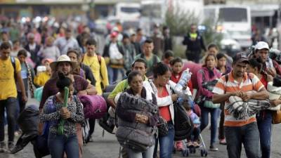 Un grupo de migrantes centroamericanos llegó esta tarde a la Ciudad de México, donde fueron recibidos con alimentos y abrigos./AFP.