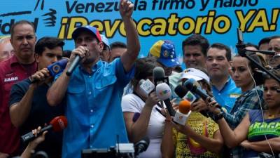 Henrique Capriles, llamó a desconocer el decreto de estado de excepción. AFP