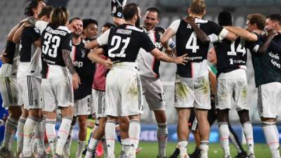 Juventus logró recientemennte el noveno Scudetto de manera consecutiva (36 de su historia), pero no se conforma. En las últimas horas se ha revelado que viene una revolución con el tema de salidas y fichajes de cara a la próxima campaña.