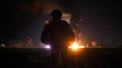El incendio de un ducto de gasolina el viernes en México mientras era saqueado por decenas de personas provocó al menos 66 muertos y 74 heridos, en momentos en que el gobierno lidera una estrategia nacional para combatir este delito.