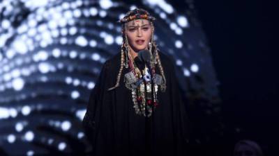 Madonna fue la encargada de rendir tributo a la fallecida Aretha Franklin en los MTV Video Music Awards. AFP