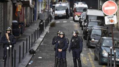 El hombre fue abatido por la policía tras intentar penetrar en una comisaría de París.